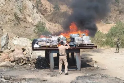 Autoridades incineran 4.2 toneladas de cocaína decomisada en Acapulco