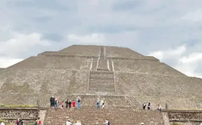 Balacera en Teotihuacán: Dos muertos y heridos en ataque en Pirámide de la Luna