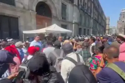 Campesinos bloquean acceso a Palacio Nacional en protesta