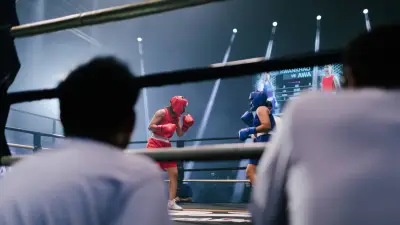 Caos en función de boxeo: aficionados invaden ring y desatan batalla campal en Turquía