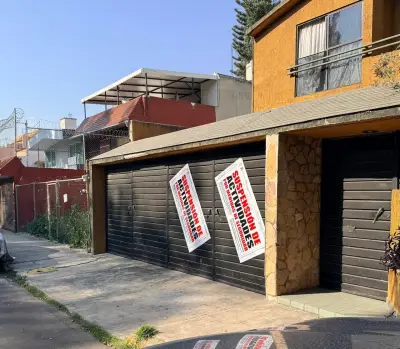 Carpintería oculta en Coyoacán opera pese a sellos y denuncias vecinales