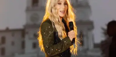 Cher descubre que es abuela de una nieta secreta de 15 años tras llamada reveladora