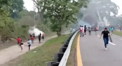 Chiapas: Desalojo en Villa Comaltitlán rescata funcionarios y libera carretera costera tras 18 horas de bloqueo