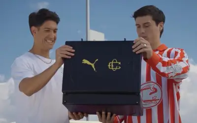Chivas de Guadalajara se despide de Puma con jersey conmemorativo