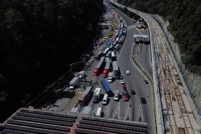 Colapsa Caseta La Venta por Activación de Ponchallantas en la Autopista