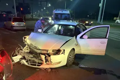 Conductor se pasa semáforo en rojo y provoca accidente con tres mujeres lesionadas