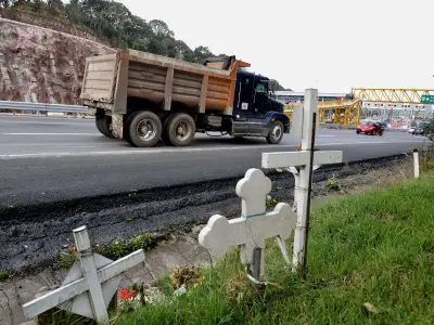 Corrupción y negligencia: el sistema de licencias federales de autotransporte en México