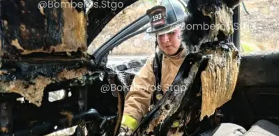 Cuatro mujeres escapan milagrosamente de auto en llamas en carretera de Durango