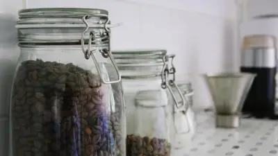 De floreros a lámparas: Recicla tus frascos de café para decorar tu hogar sin gastar