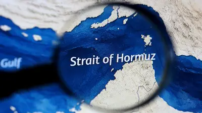 Destructores de EE.UU. cruzan el estrecho de Ormuz tras diálogo con Irán