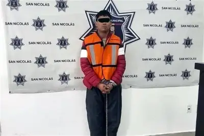 Detienen a sujeto con drogas y motocicleta robada en Nuevo León