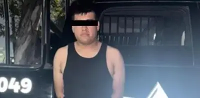 Detienen a sujeto por agredir a policías en Monterrey