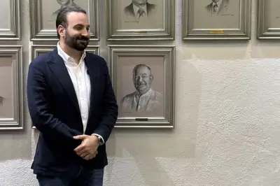 Develan retrato de Mauricio Fernández en el Congreso de Nuevo León