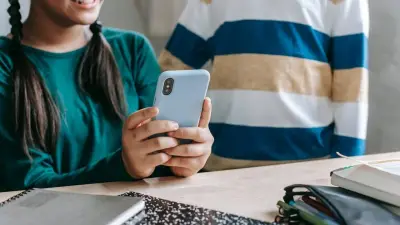 Diputada del PAN propone prohibir redes sociales a menores de 16 años en CDMX