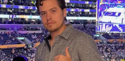 Dylan Sprouse enfrenta y detiene a intruso en su residencia de Los Ángeles