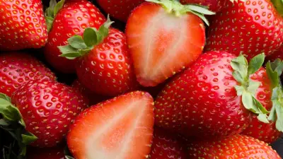 El Truco Culinario para Potenciar la Dulzura Natural de las Fresas Sin Azúcar