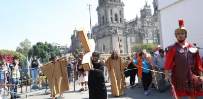 El Zócalo revive la Pasión de Cristo con teatro clásico y música en vivo