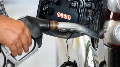 Empresarios y Gobierno federal refrendan pacto para estabilizar precio del diésel en 28 pesos