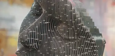 Escultura olmeca se transforma en mestiza con el movimiento del espectador en exposición de Pablo Fierro