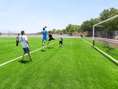 Estado de México renueva 78 canchas de fútbol en 48 deportivos para impulsar el deporte