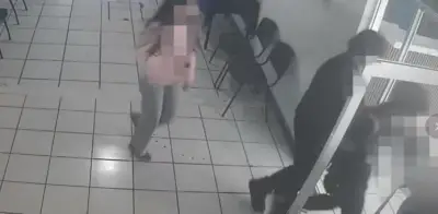 Estudiantes Michoacán detienen a atacante tras asesinar a dos maestras; video difundido