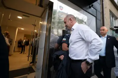 Exmandatario Radev lidera elecciones legislativas en Bulgaria