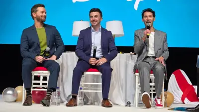 Frankie Muniz y elenco de 'Malcolm el de enmedio' deslumbran en alfombra roja en México