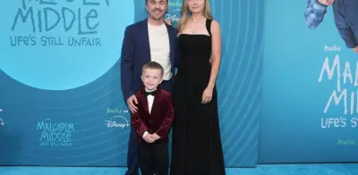 Frankie Muniz y su familia brillan en el estreno de 'Malcolm el de en medio'