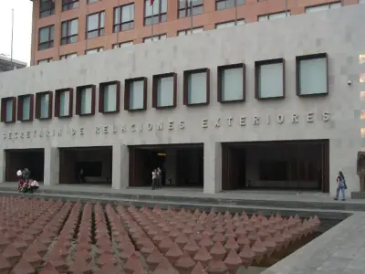 Funcionaria de SRE denunciada por acoso laboral y presuntas amenazas con respaldo del canciller