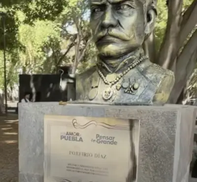 Gobierno de Puebla retira placas de héroes por errores ortográficos e históricos