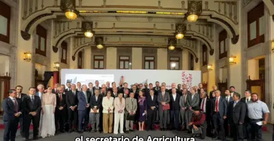 Gobierno y empresarios acuerdan mantener canasta básica de 24 productos en 910 pesos