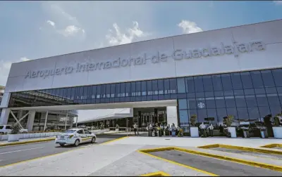 Guardia Nacional realiza operativo contra taxis en Aeropuerto de Guadalajara