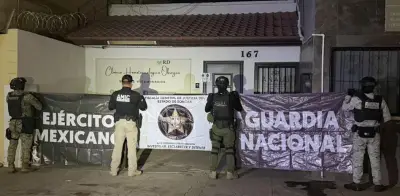 Hallan 178 sueros vitaminados en cateo a médico prófugo vinculado a ocho muertes en Sonora