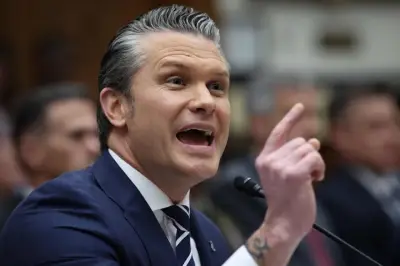 Hegseth se enfrenta a legisladores demócratas por críticas a guerra