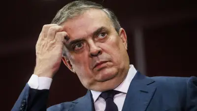 Hijo de Marcelo Ebrard residió en Embajada de México en Londres durante seis meses