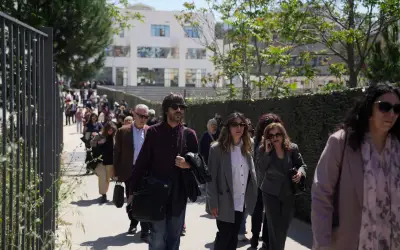 Hombre de 89 años ataca oficina y tribunal en Atenas, deja 4 heridos