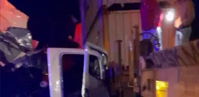 Impactante choque en Michoacán: Tren embiste camión cargado de huevos; conductores salen ilesos