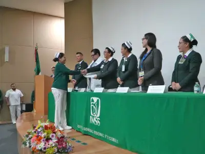 IMSS gradúa a 40 enfermeros en diplomado de hemodiálisis