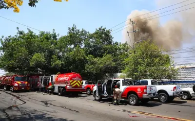 Incendio en fábrica de cables en Guadalajara: Evacuan a tiempo y no hay heridos
