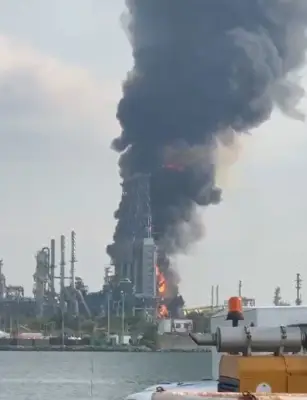 Incendio en Refinería Dos Bocas está controlado; no hay lesionados: Sheinbaum