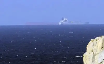 Irán reabre el Estrecho de Ormuz con peaje y restricciones para enemigos