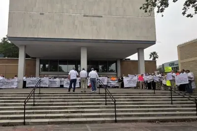 Jubilados de la CFE protestan y cierran Alfonso Reyes en demanda de pensiones dignas