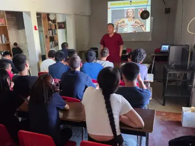 Juárez imparte plática sobre tabaco y alcoholismo a adolescentes para prevenir adicciones