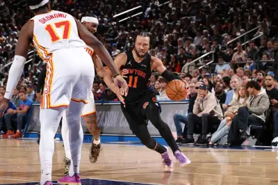Knicks arrasan a Hawks y quedan a un triunfo de la clasificación
