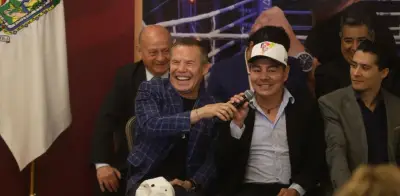 Leyendas Chávez y 'Travieso' Arce se preparan para combate benéfico en Feria de Puebla 2026