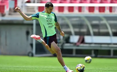 Luis Chávez regresa a la cancha tras 304 días de ausencia por lesión grave