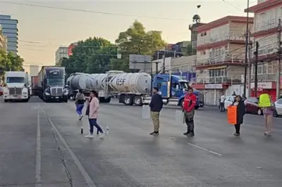 Manifestantes Bloquean Avenida Revolución en Mixcoac, Exigen Soluciones a Problemas Locales