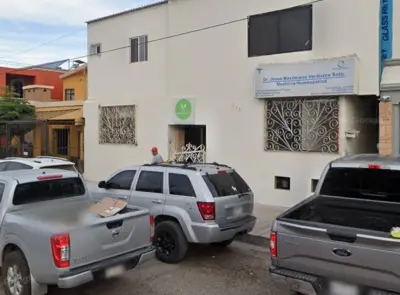 Médico prófugo en Sonora por muertes con sueros vitaminados: Fiscalía busca captura