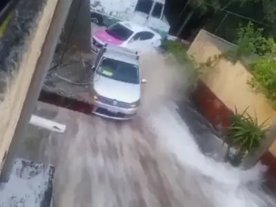 Megafuga de agua inunda viviendas en Álvaro Obregón; autoridades brindan apoyo