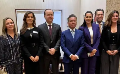 Mery Pozos asiste a toma de protesta de Canaco Guadalajara